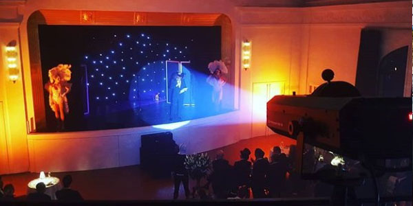 Éclairage de salle mariage avec projecteurs LED et effets lumineux AVLS